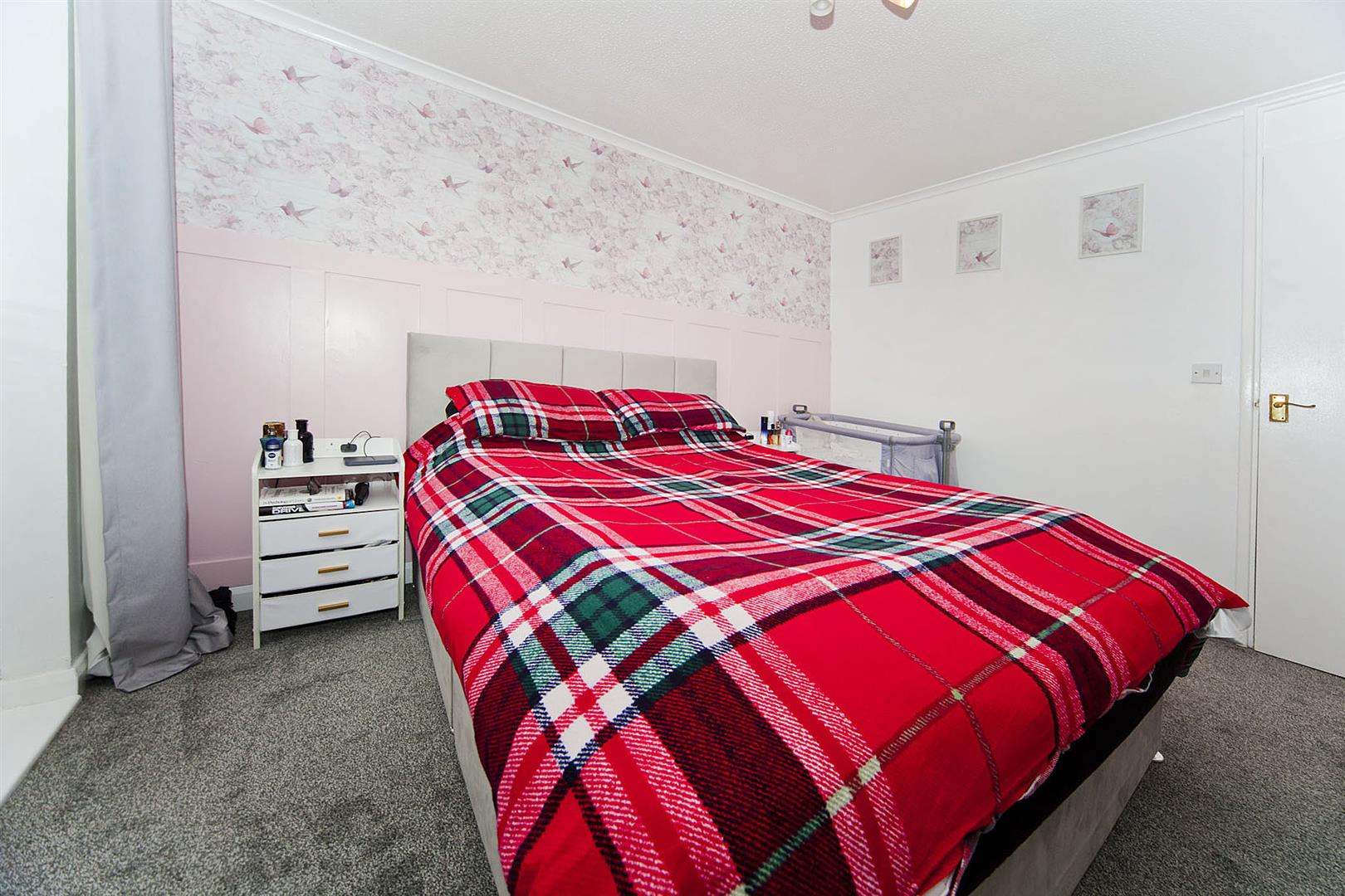 Bedroom 1.jpg